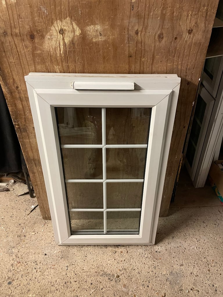 H 109 x W 65 cm - BEAUTIFUL GEORGIAN UPVC DOUBLE GLAZED WINDOW - CLEAR GLASS (REF: SJ466) 