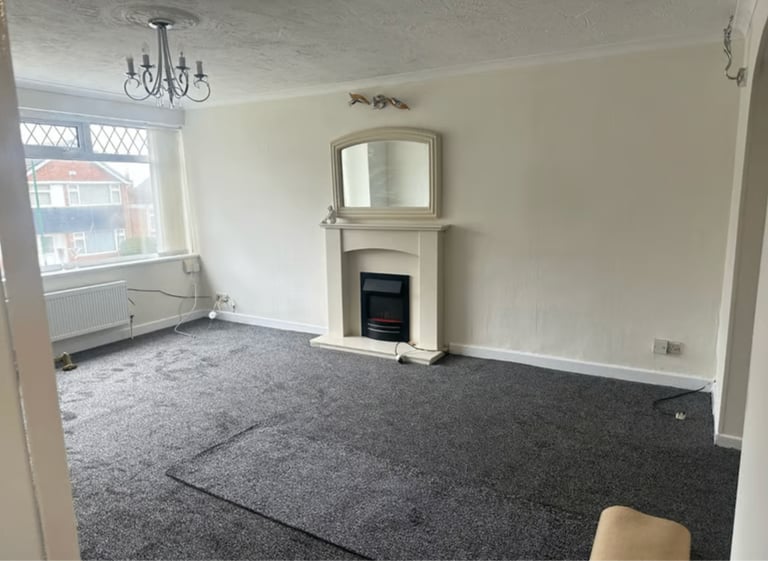 Modern 3-Bedroom House | Renovated | Fitted Kitchen | Garden | Gloucester Avenue, Nottingham - NG7
