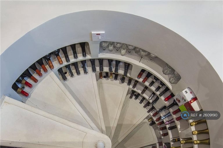 3 bedroom house in De Vere Cottages, London, W8 (3 bed) (#2609190)