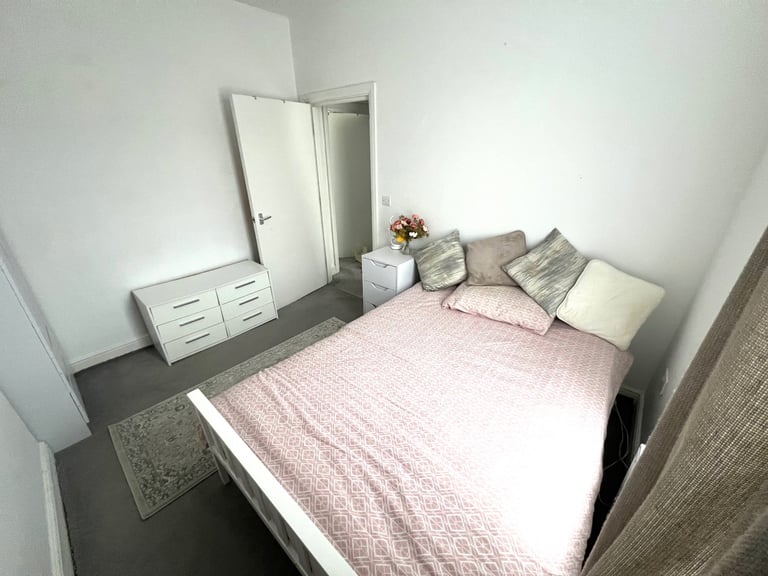 image for Double room - prefer female