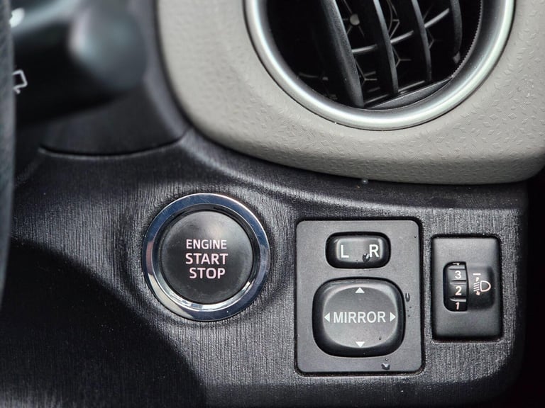 2013 Toyota Yaris 1.33 Dual VVT-i T Spirit Euro 5 5dr HATCHBACK Petrol Manual