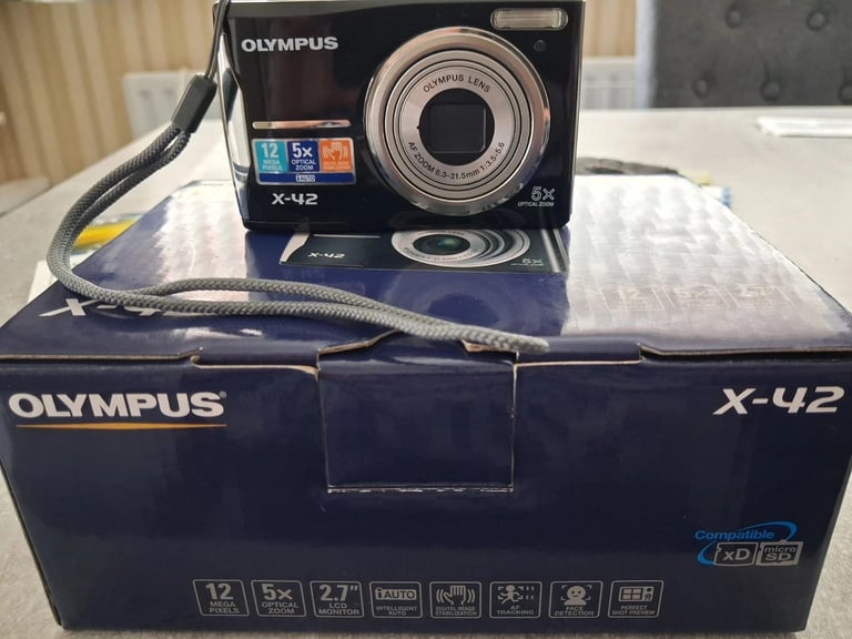 Olympus X-42 Digital Camera 12MP - Black - BOXED C/W ALL ACCESSORIES
