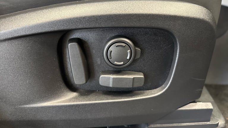 2025 Land Rover Defender 3.0 D350 X-Dynamic HSE 110 5dr Auto ESTATE DIESEL Automatic