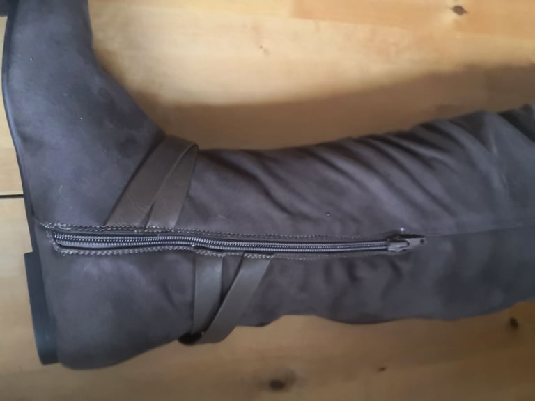 Ladies brown faux suede over the knee boot. £10