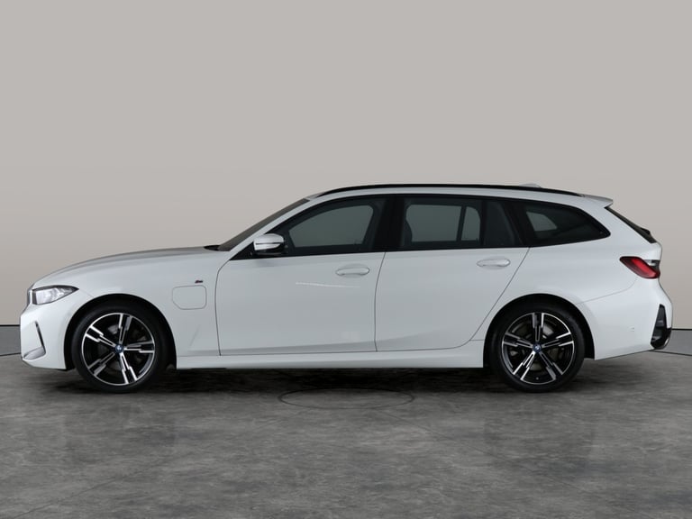 2024 BMW 3 Series 2.0 330e 12kWh M Sport Touring 5dr Petrol Plug-in Hybrid Auto Euro 6 (s/s)  Est...