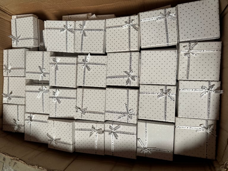 588 pcs Brand new all size  jewellery watch gift boxes xmas