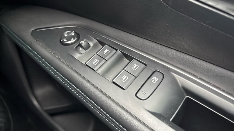 2024 Peugeot 3008 1.6 13.2kWh Allure Premium + SUV 5dr Petrol Plug-in Hybrid e-EAT Euro 6 (s/ SUV...