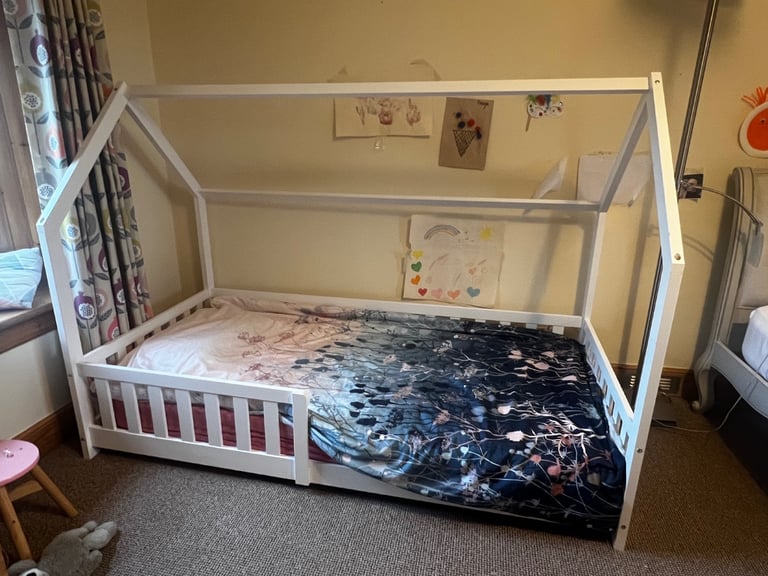 Single Montessori house bed (white)