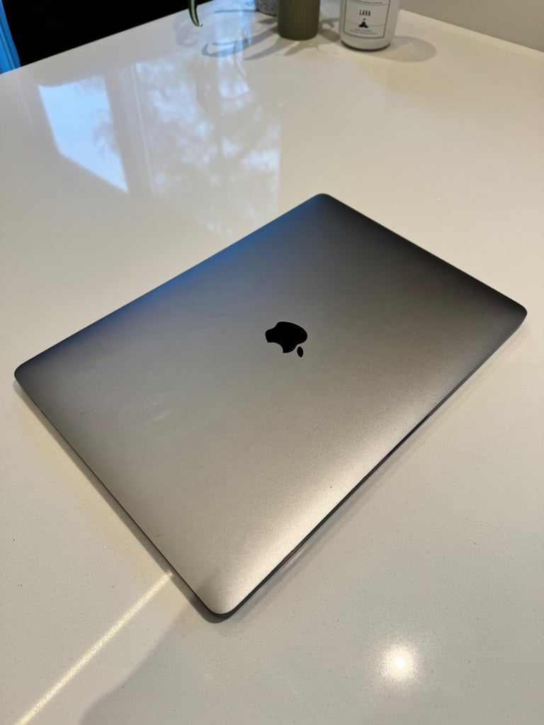 Macbook pro 2019 I9 15.4”
