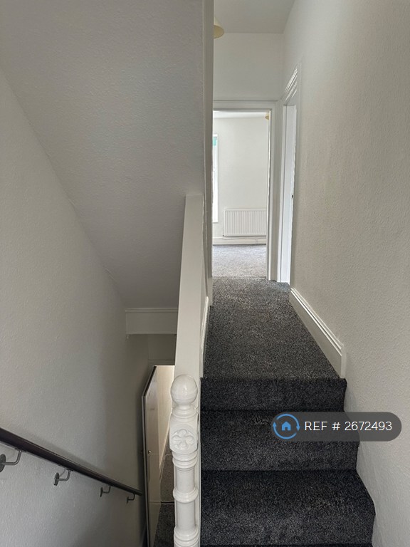 3 bedroom flat in Waterloo Street, Plymouth, PL4 (3 bed) (#2672493)