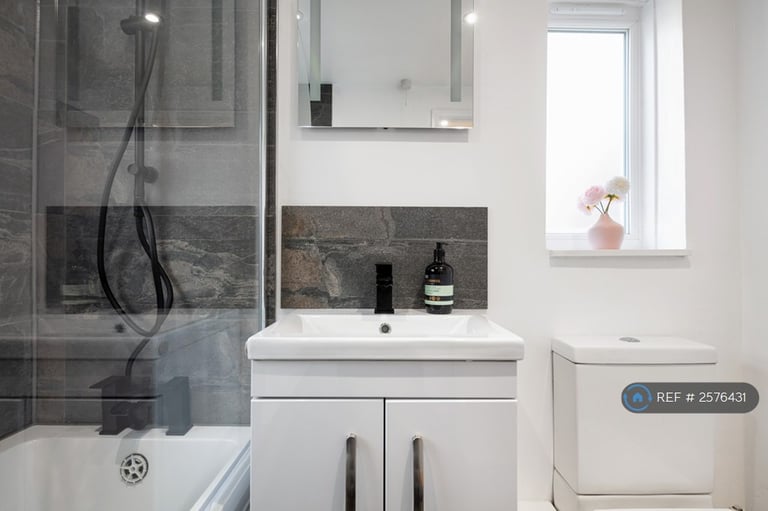2 bedroom house in Clewer Fields, Windsor, SL4 (2 bed) (#2576431)