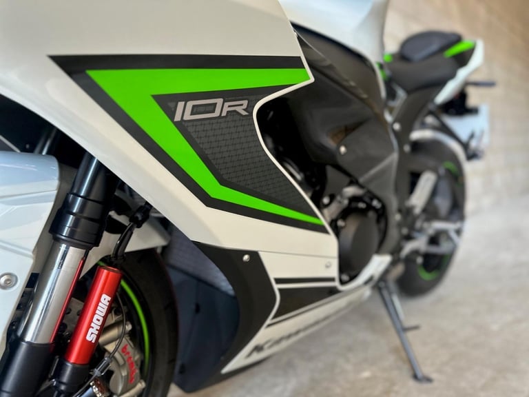 STUNNING ONE OWNER 2024/24 KAWASAKI ZX-10R MOTORCYCLE 