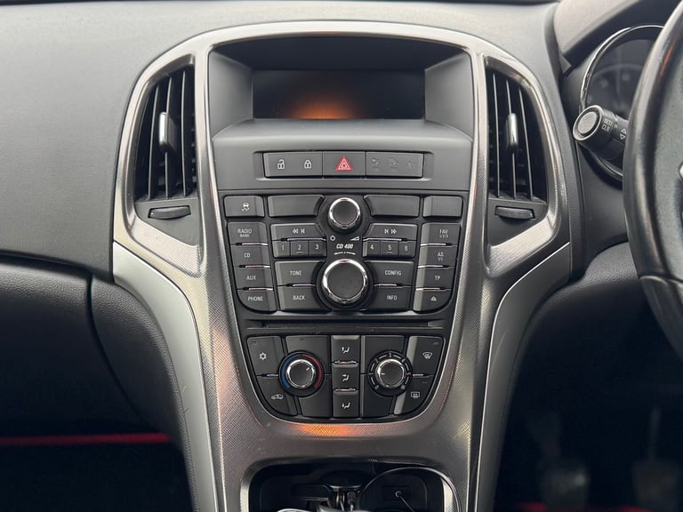 2011 Vauxhall Astra 1.6i 16V SE 5dr HATCHBACK Petrol Manual