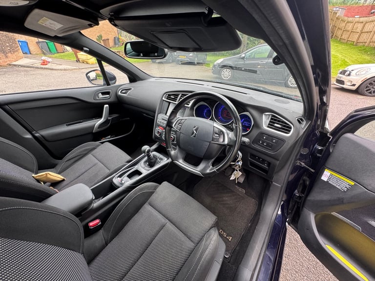 DS, DS 4, Hatchback, 2016, Manual, 1560 (cc), 5 doors