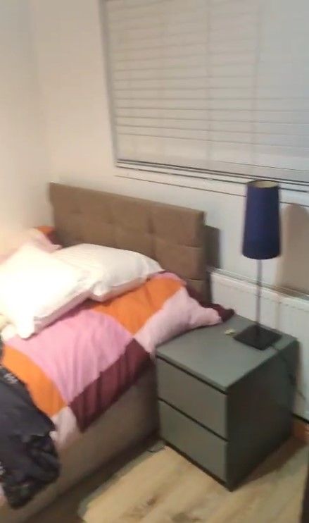 Double Room to Rent in Warbank Crescent, Croydon CR0. Only for singles. Bills included.