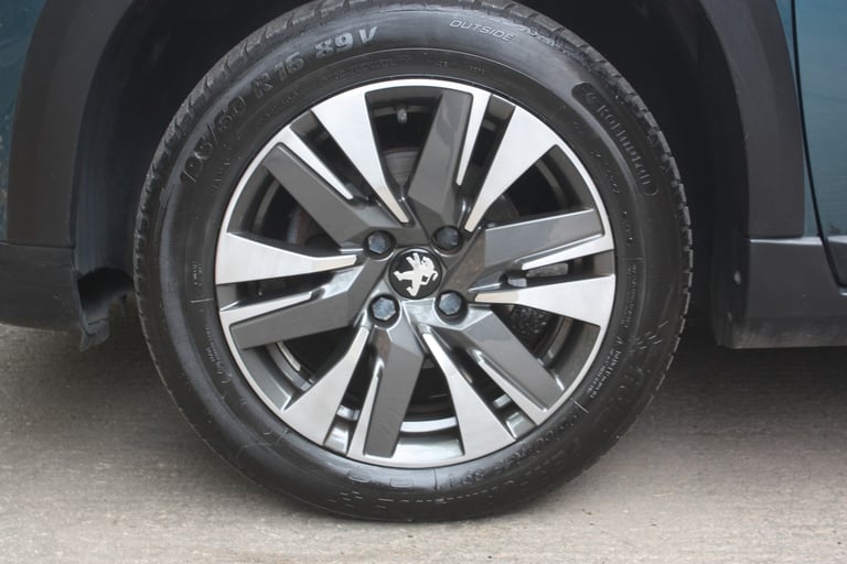 PEUGEOT 2008 1.2 PureTech Allure Premium 2019