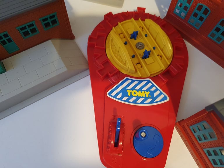 Tomy Trackmaster Train Tunnels, engine sheds, bridge, water tower, turntable