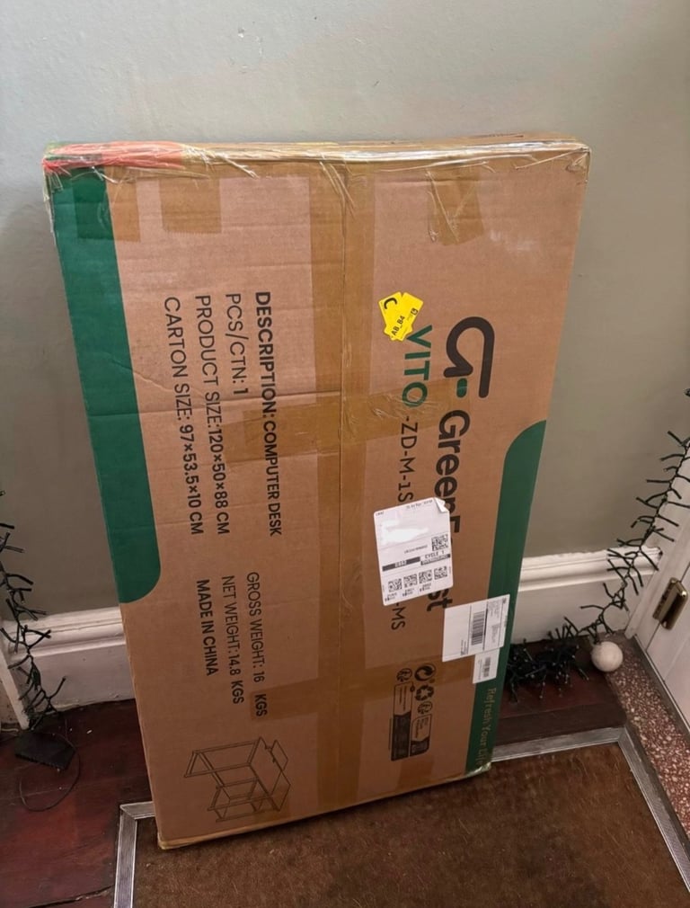 Office desk *Brand new*