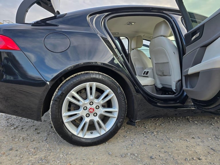 2016 Jaguar XE 2.0d Prestige Auto Euro 6 (s/s) 4dr Saloon Diesel Automatic