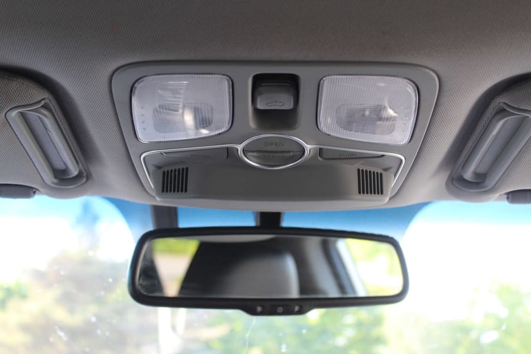 2012 Kia Sorento 2.2 Sorento KX-3 Sat Nav CRDi 4x4 Auto 4WD 5dr SUV Diesel Automatic