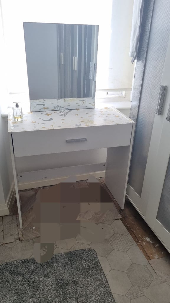 Dressing table 
