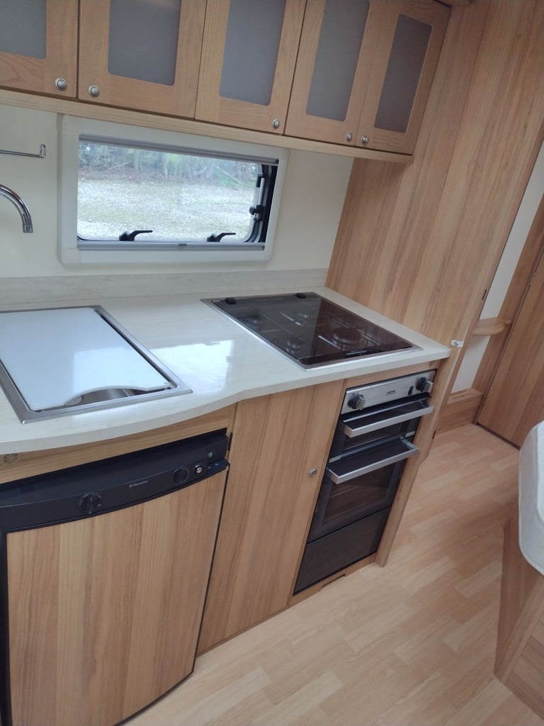 Bailey unicorn Valencia 2012 caravan fixed bed motor mover awning 