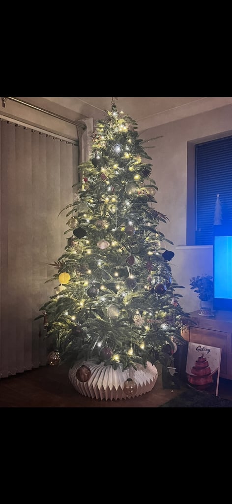 Artificial Balsam Hill Christmas Tree 7’