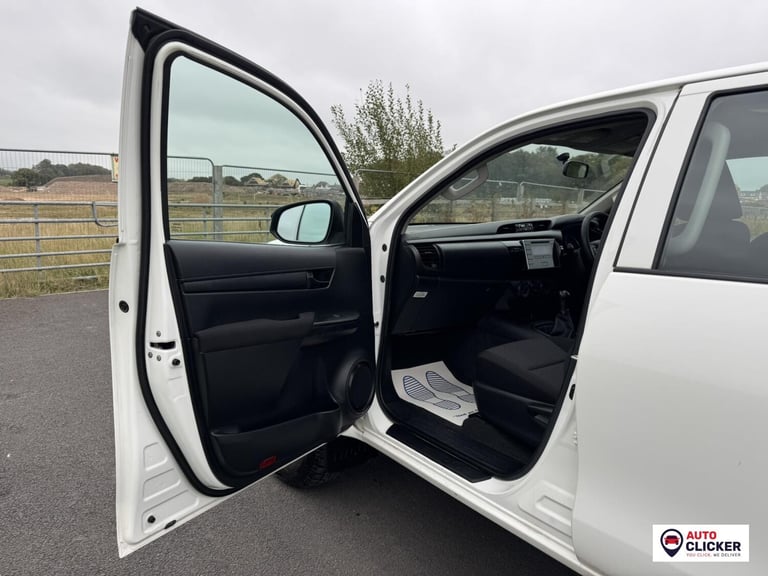 2020 Toyota Hilux 2.4 D-4D Active Pickup Extended Cab 4dr Diesel Manual 4WD Euro 6 (3.5t) (15 Pic...