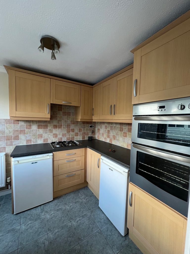 3 Bedroom Semi-Detached Home — Furnished – Wednesbury (WS10) Available now