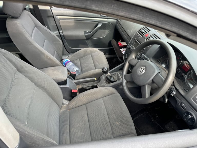 Volkswagen Golf mk5 2.0 tdi 2005 black BREAKING FOR PARTS 