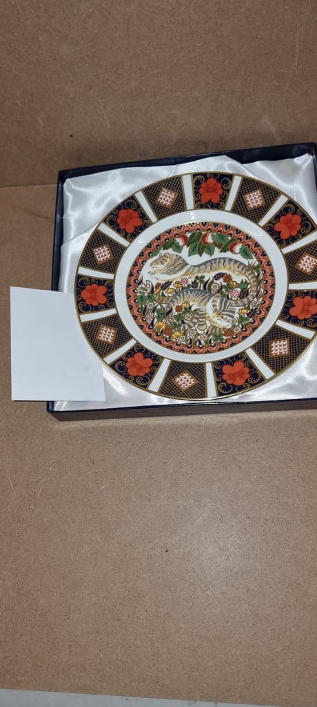 image for Very Rare Boxed Royal Crown Derby Old Imari 1128 Clover and Lavender Plate