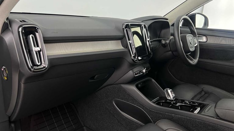 2022 Volvo XC40 2.0 B4P Ultimate Dark 5dr Auto SUV Petrol Automatic