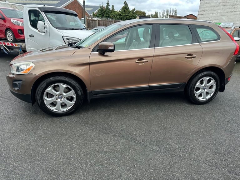 2009 Volvo XC60 2.4 D5 SE Lux SUV 5dr Diesel Geartronic AWD Euro 4 (205 ps) ESTATE Diesel Automatic