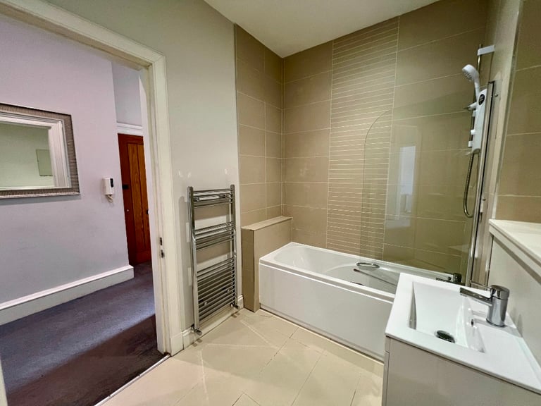 5 bedroom flat in Thirlestane Road, Marchmont, Edinburgh, EH9 1AS