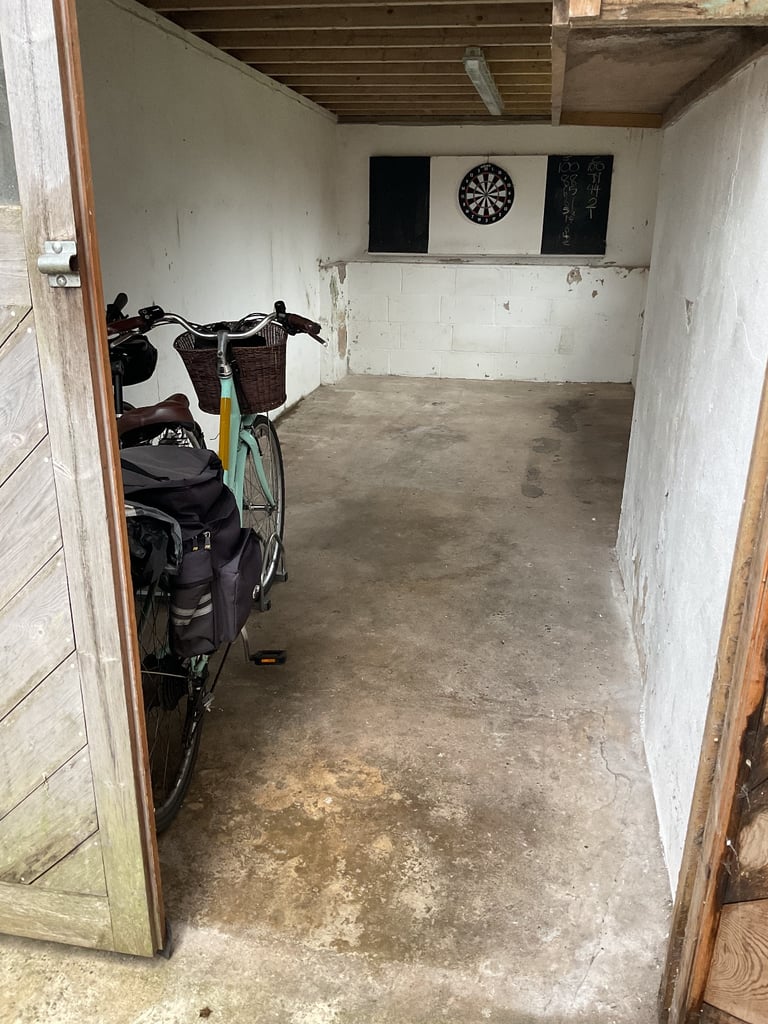 image for GARAGE TO RENT IN BRIGHTON, WITH NATURAL LIGHT, STRIP LIGHT AND ELECTRICITY 