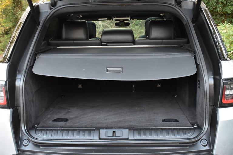2021 Land Rover Range Rover Sport HSE SILVER+Panoramic Roof and Electric Deployable Tow Pack Esta...