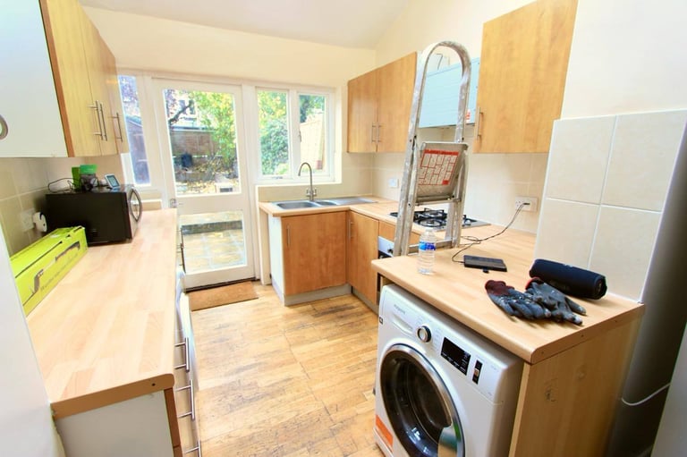 image for N4 Avail Now 5 Double Bedrooms. Close to Tube,Train,shops,park,buses,ameniites and more 