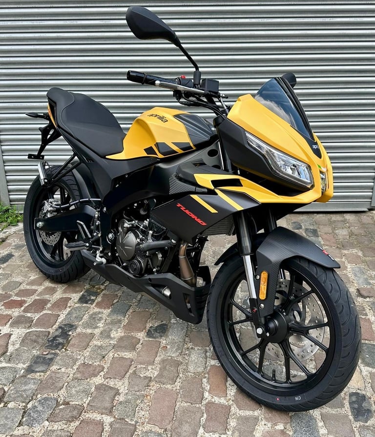 image for Aprilia Tuono 125 E5+ Viper Yellow In Stock Now