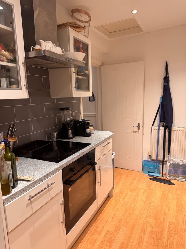 Spacious Single Room with Extra Wardrobe Space – All Bills Included – Streatham Hill