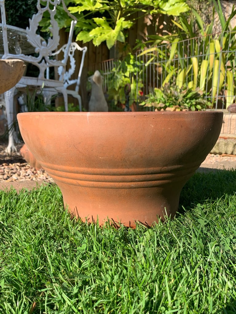 image for Lovely shaped large terracotta plant pot 