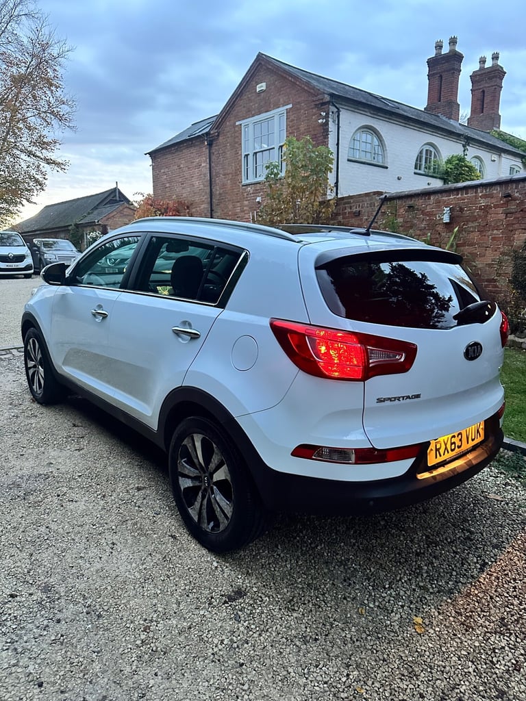 2013 Kia Sportage 1.7 CRDi ISG 3 5dr [Sat Nav] ESTATE Diesel Manual