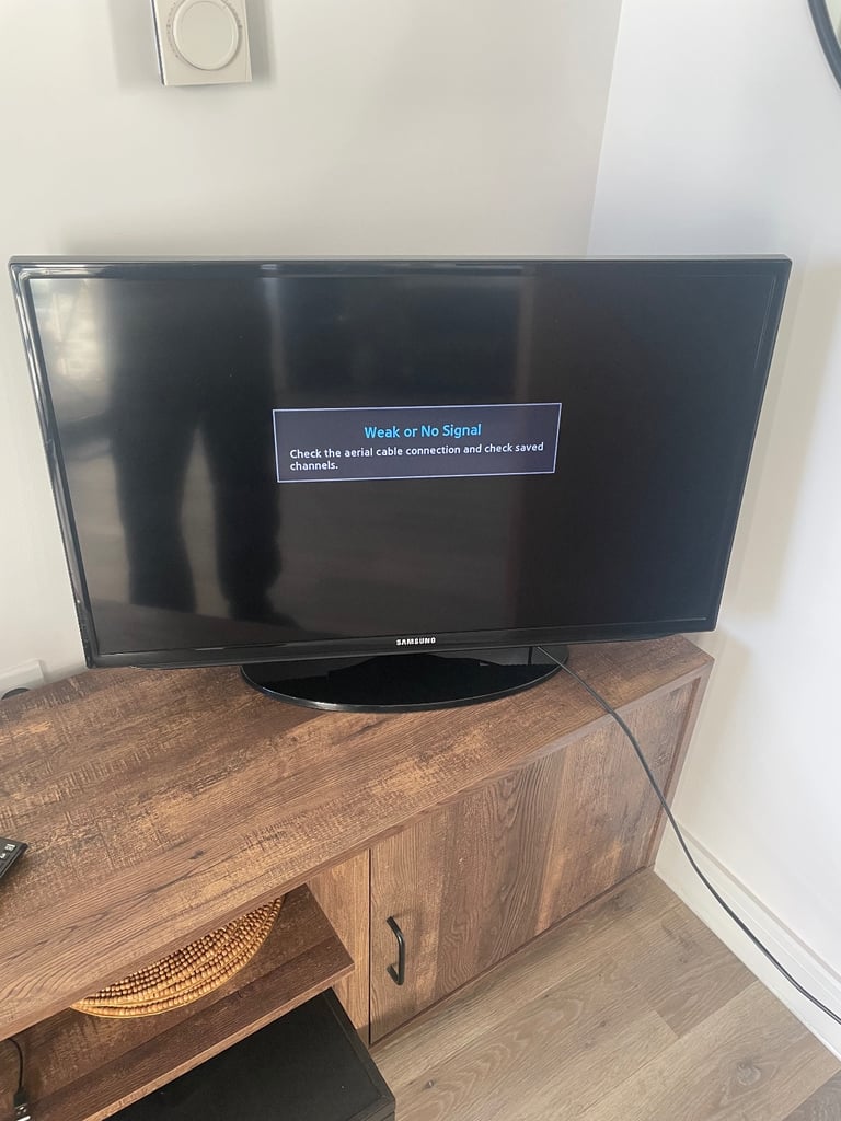 image for Samsung 32” Full HD TV UE32EH5000