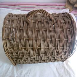 Wicker cat basket