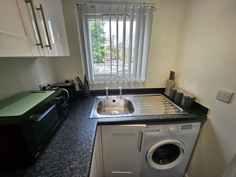 Studio Flat | Kitchen, Parking, Washer