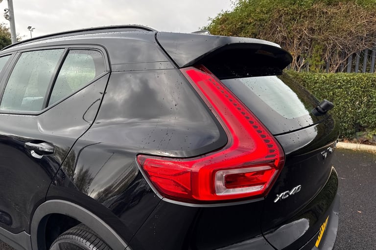 2023 Volvo XC40 2.0 B3 MHEV Plus DCT Auto Euro 6 (s/s) 5dr SUV PETROL Automatic