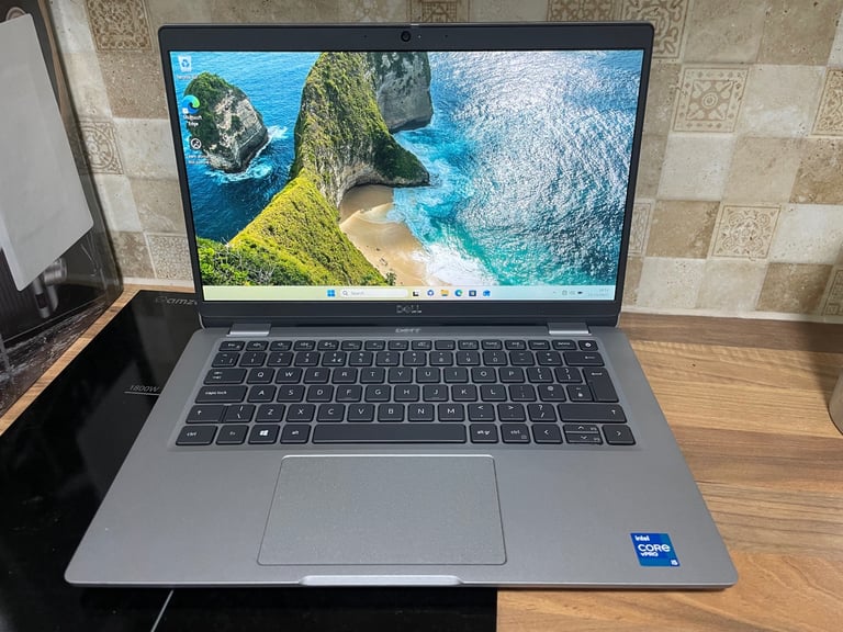 Dell laptop i5 11th Gen windows 11 like new 