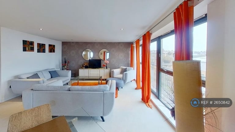2 bedroom flat in Lochinvar Drive, Edinburgh, EH5 (2 bed) (#2650842)