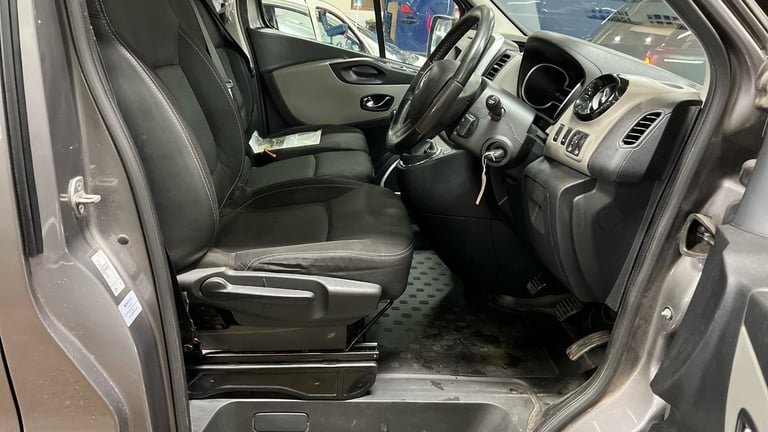 Renault Trafic 1.6 dCi Energy Sport Nav 6 Seat LWB Crew Van  DIESEL 2016/66