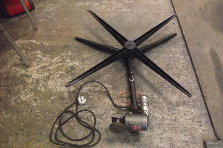 Large rotating shop display