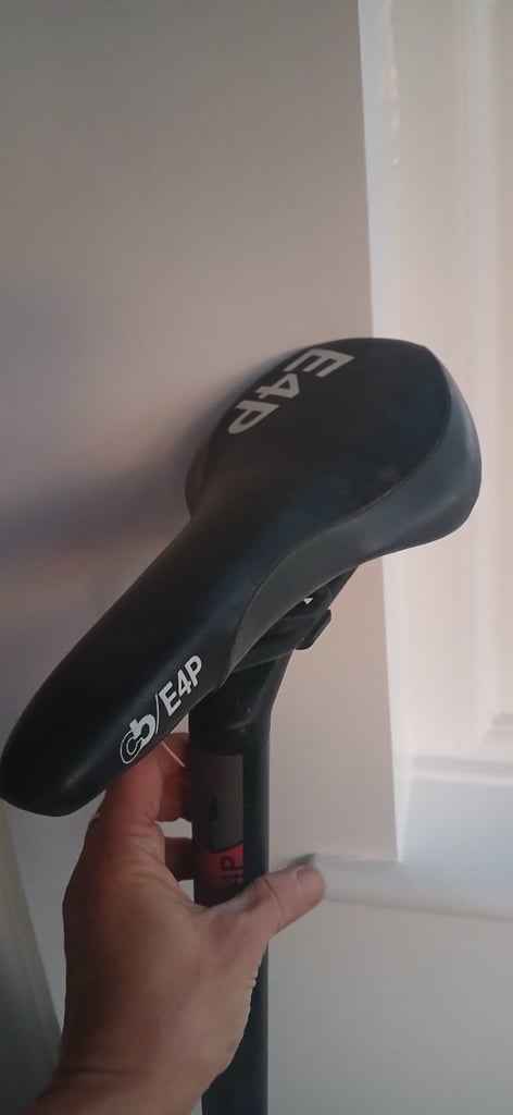 image for Boardman Team Bike Saddle Seat E4P & Post Light Weight Bycicle Post E4P